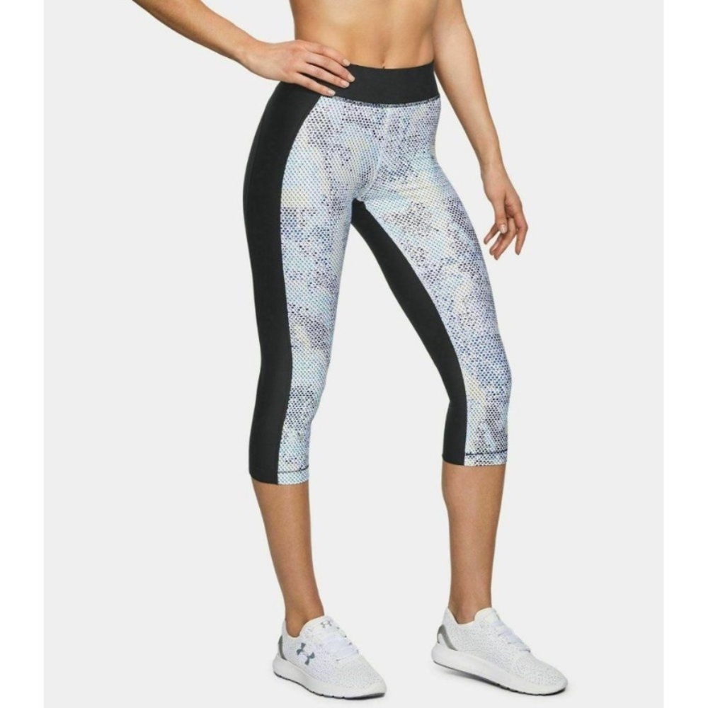 Under Armour | Black HeatGear Capri Leggings